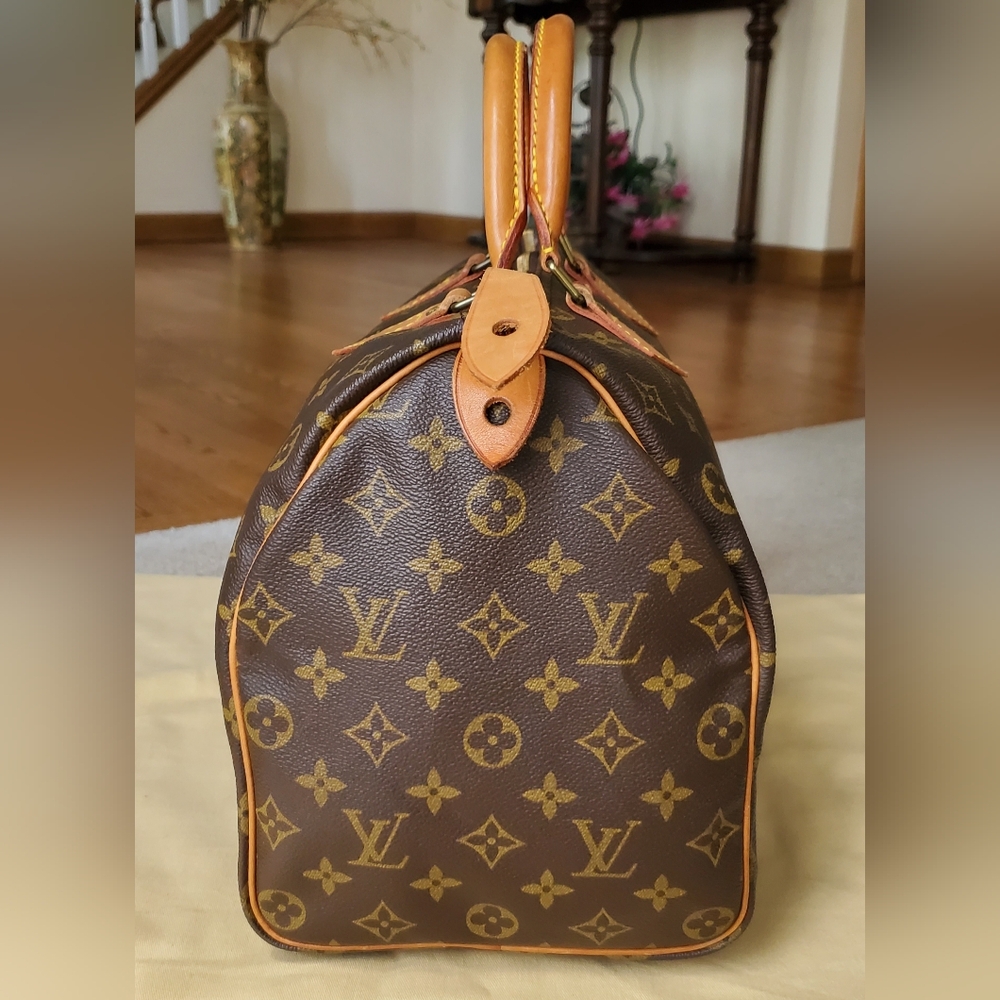 Louis Vuitton Monogram Speedy 35 Handbag - Picture 2 of 16